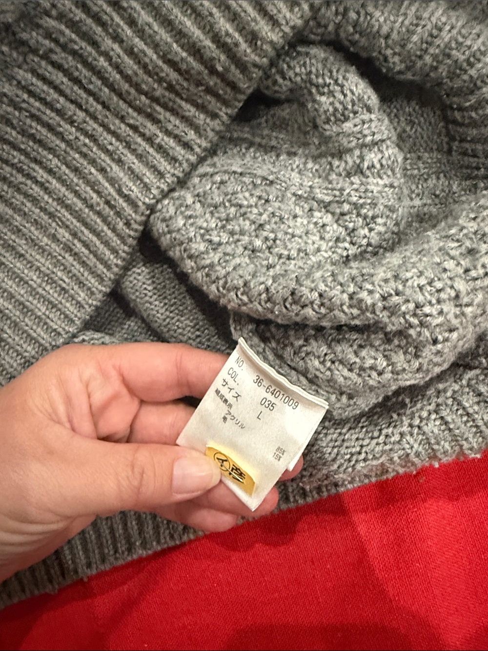 Women's Gray Cable Knit Sweater - Picture 3 of 4